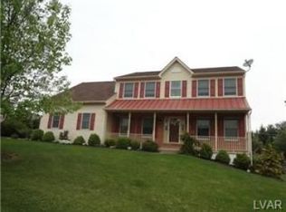 1863 Amelia Ct, Hellertown, PA 18055