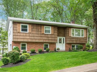 17 Woodrum Dr, Stony Pt, NY 10980