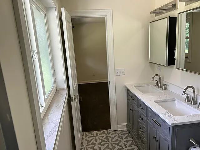 6956 Euclid Ave — Photo 11