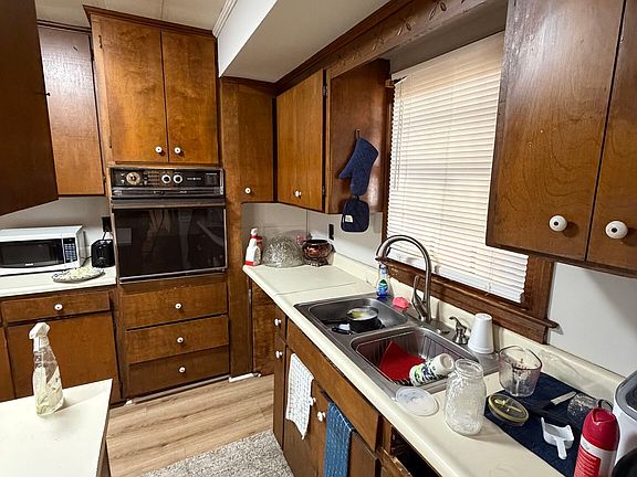 4th image of 2560 Anderson Dr