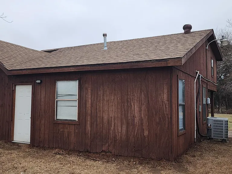 2120 Houston Ave — Photo 3