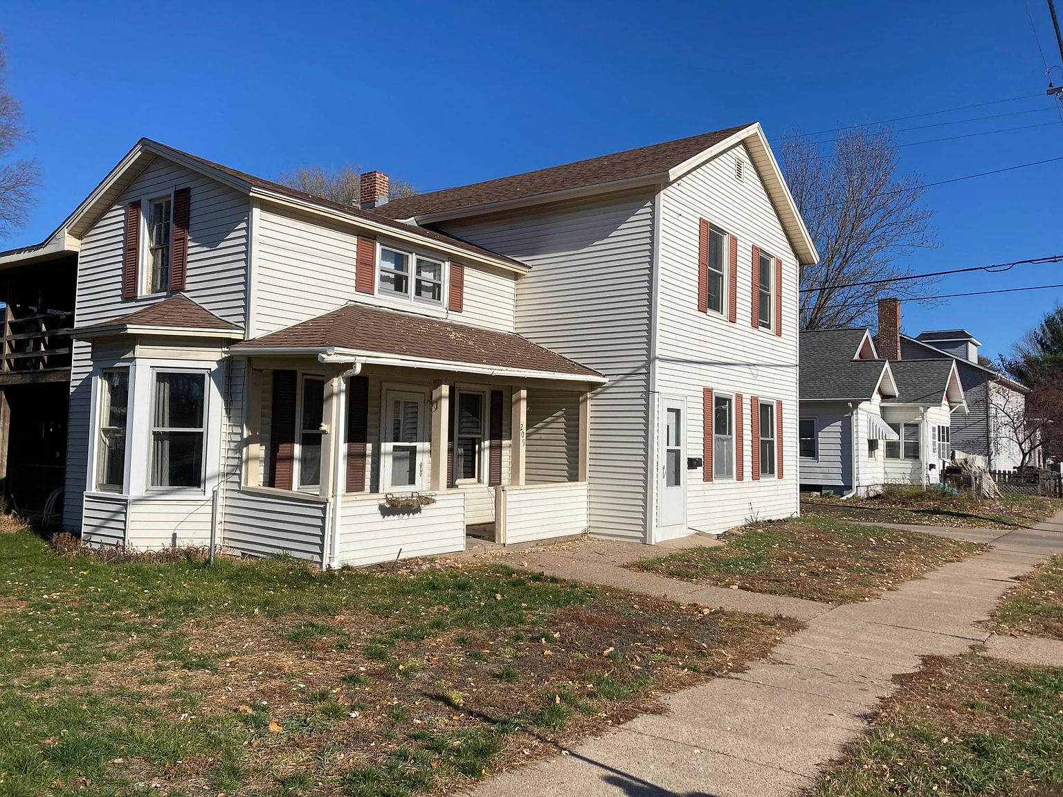 209 E Wisconsin St, Prairie Du Chien, WI 53821 Zillow