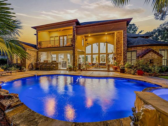 4th image of 28102 Emerald Oaks