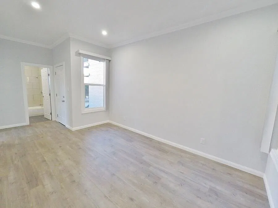 Remodeled 2-Bed, 2-Bath Apartment w/ Modern Kitchen. — Photo 4