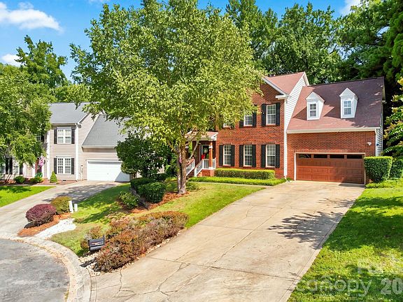 3rd image of 104 Oak Grove Ct