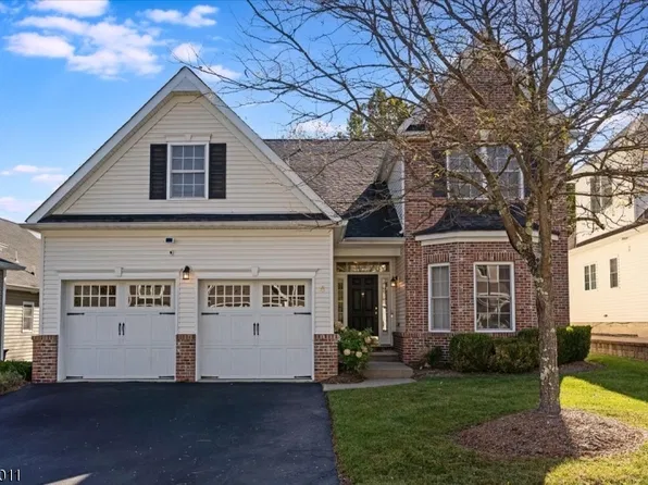 4 Bluffs Ct, Hamburg Boro, NJ 07419