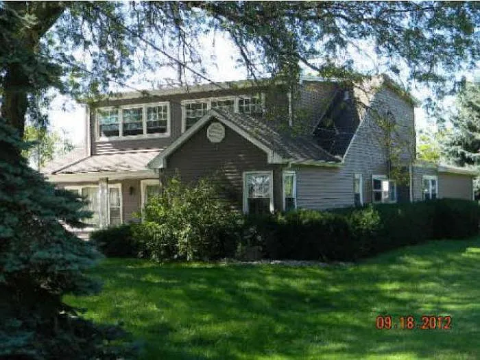 324 Oak St photo 1