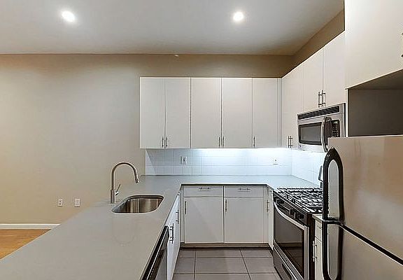 5th image of 230 W 113th St APT 1D