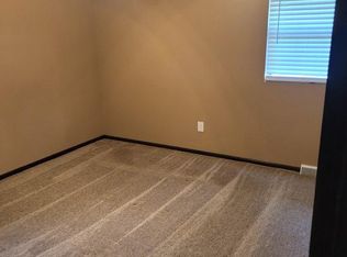 404 NE 1st St, Blue Springs, MO 64014