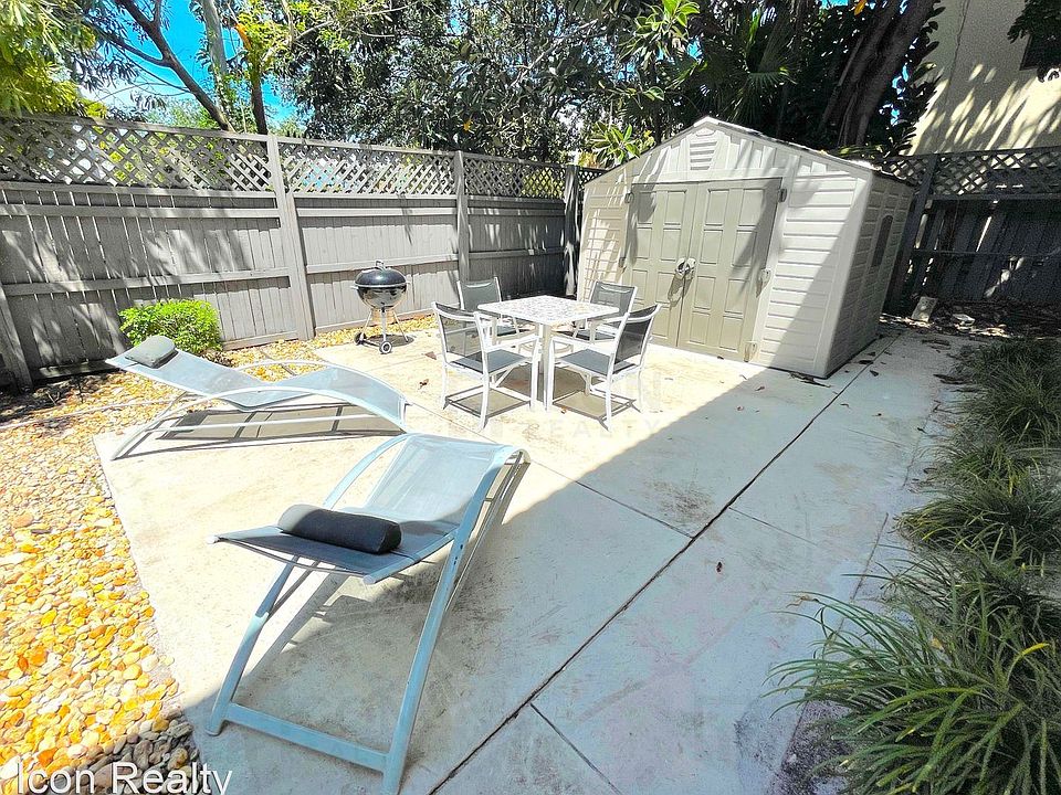 1st image of 912-918 NE 15th Ave #1