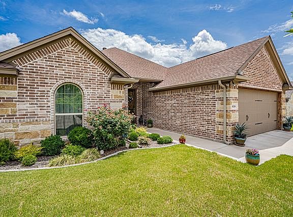 2nd image of 618 Donna Cir