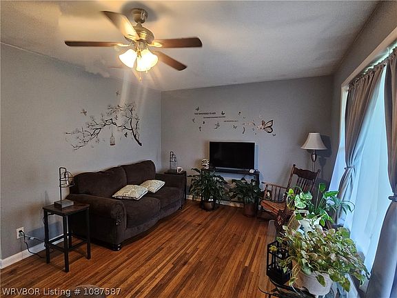 3rd image of 804 E Academy St