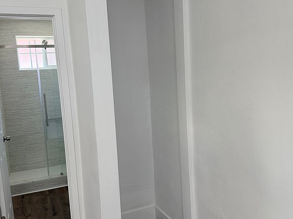 3rd image of 201 S Rowan Ave
