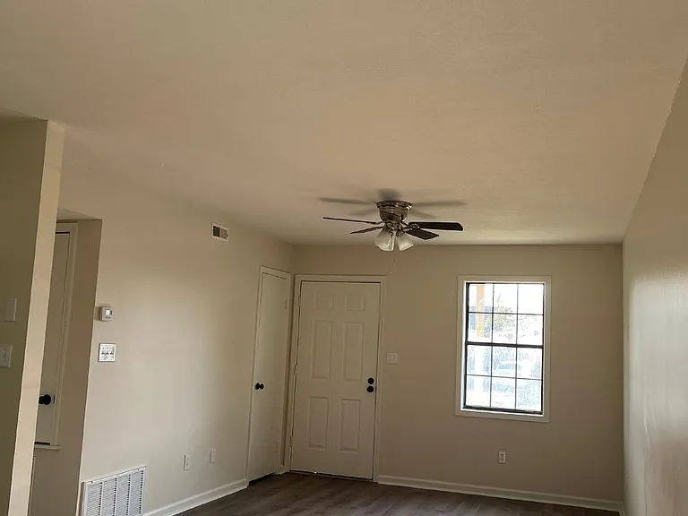 820 Smith Ave — Photo 4
