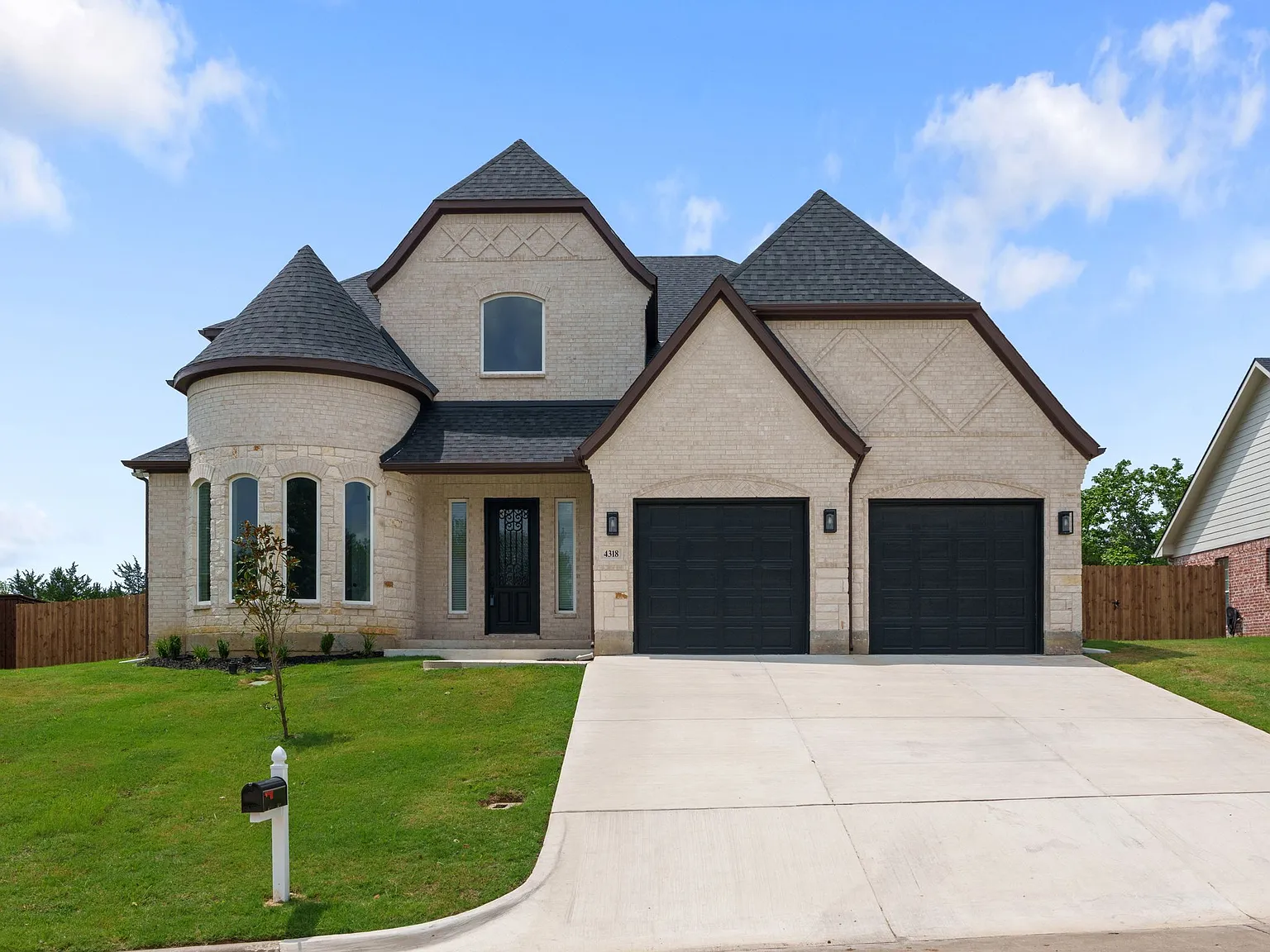 4 bed, 3985 sqft, $3,500 — Photo 1