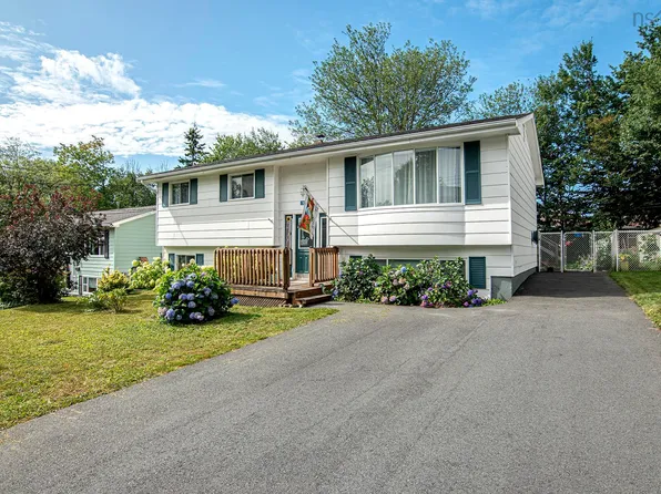 1653 Riverside Dr, Lower Sackville, NS B4C 2Y7