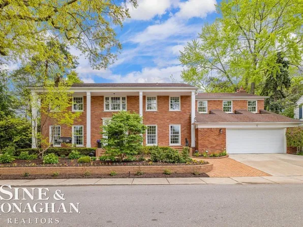 66 Colonial Rd, Grosse Pointe Shores, MI 48236