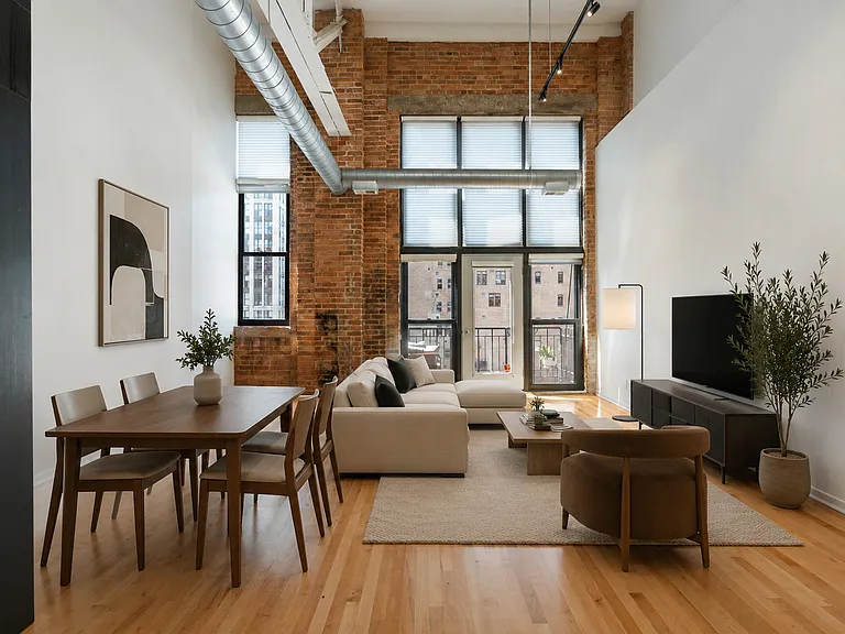 203 S Sangamon St #303 — Photo 3