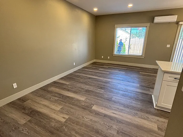 Seven Oaks Luxury Duplexes — Photo 21