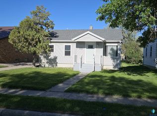 606 Norris St, Wall, SD 57790