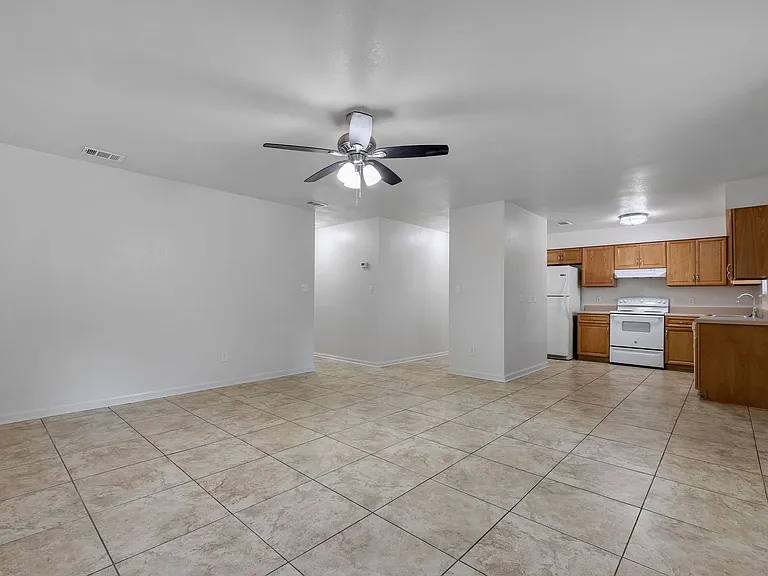 2801 Misty Garden Cir — Photo 11