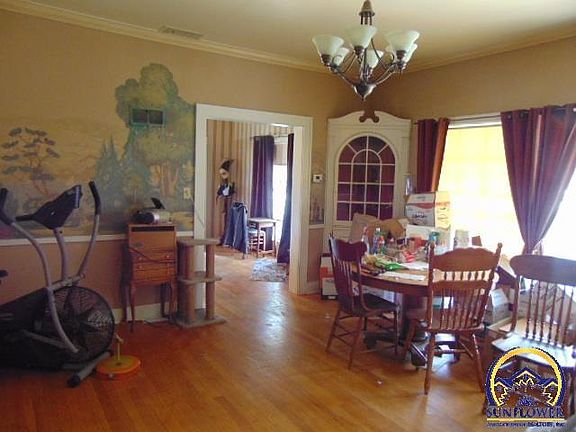 4th image of 603 Maple St