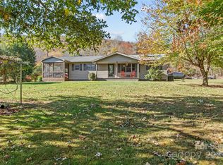 136 Roaring Spout Ln, Burnsville, NC 28714