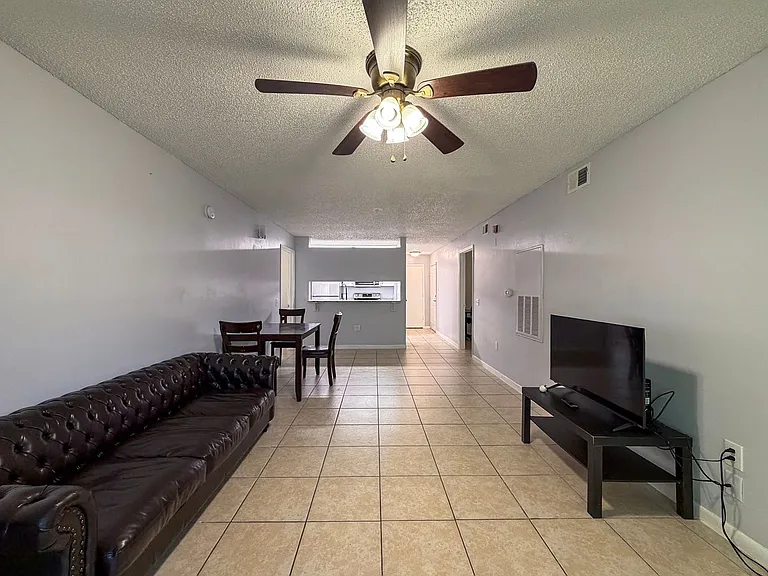 3921 SW 34th St #301 — Photo 27