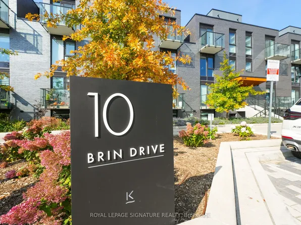 10 Brin Dr #50, Toronto, ON M8X 1Y6
