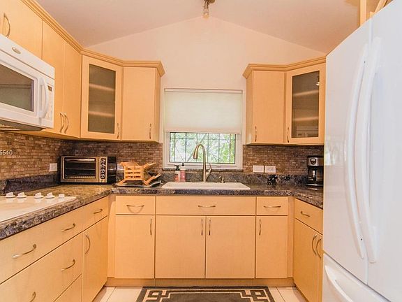 4th image of 4815 NW 6th Ave #2