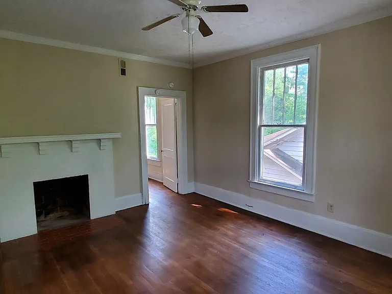 416 N Cedar St — Photo 5