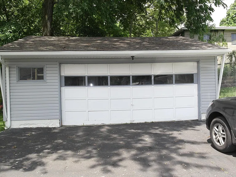 1033 Silvercrest Ave — Photo 9