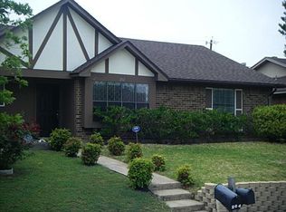202 E Amberway Ln, Garland, TX 75040