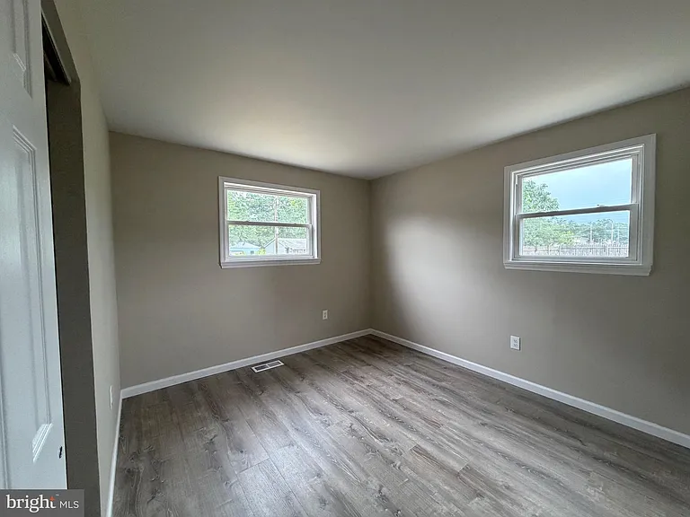 1133 Louis Dr — Photo 9