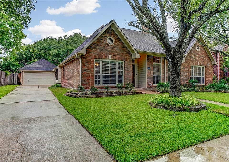1st image of 68 Bradford Cir