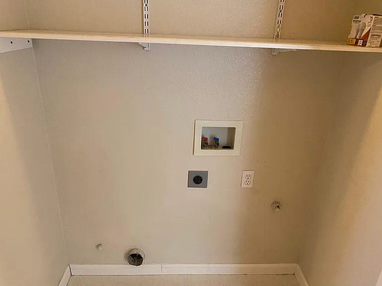 490 Briarwood Dr — Photo 34