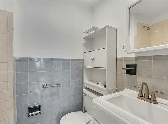 3rd image of 17 Hancock Ave APT 3