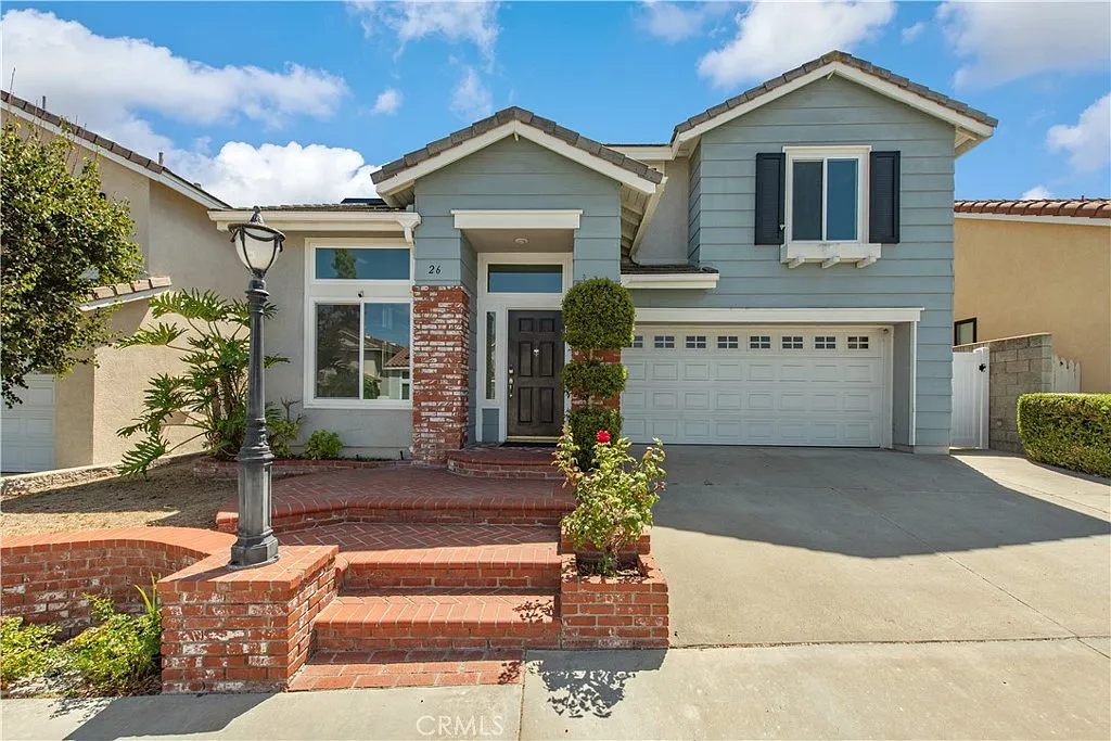 4 bed, 2.5 bath, 1850 sqft, $5,750 — Photo 1