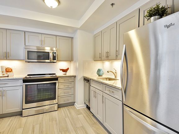 2nd image of 900 N Taylor St APT 905
