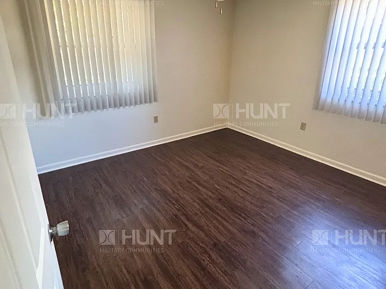 135 W Dove Ln — Photo 8