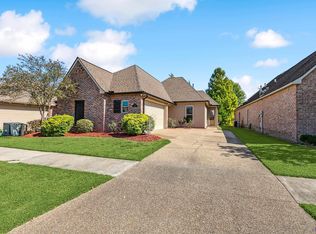 3954 Water Oak Dr, Zachary, LA 70791