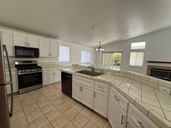 4th image of 1030 Windmill Dr