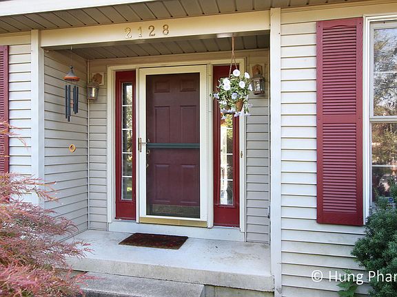 4th image of 2128 Waterbury Dr SE