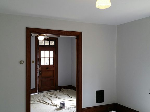 Living room, front room - new paint, finished floors