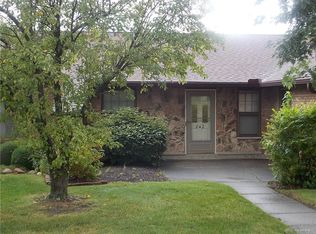 842 Pine Needles Dr, Dayton, OH 45458
