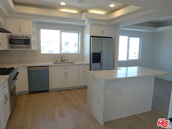 5th image of 11554 Iowa Ave Unit 401