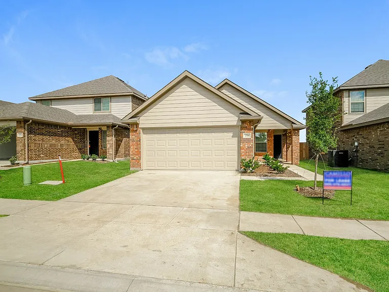 1506 Matthew Dr — Photo 3
