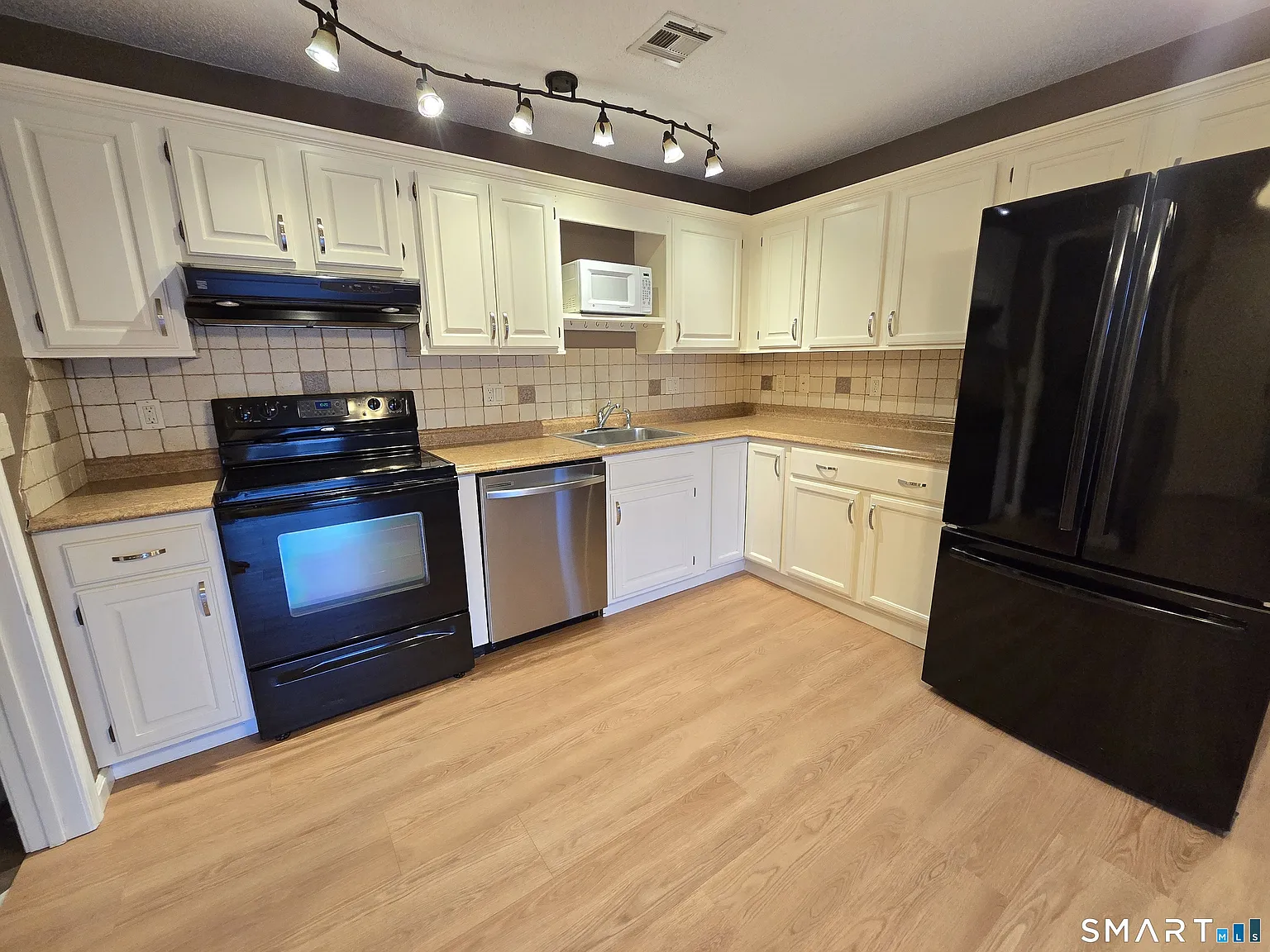 Mountain Ridge — Photo 3