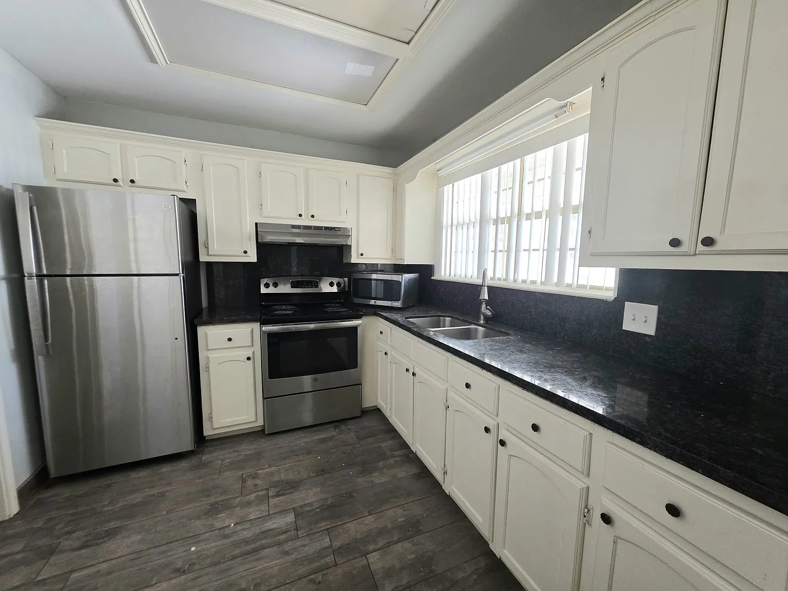3001 Ashley Place - 3015 — Photo 4