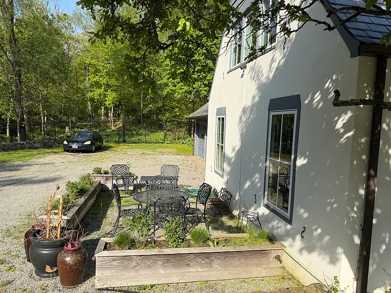 198 Cedar Ln — Photo 4